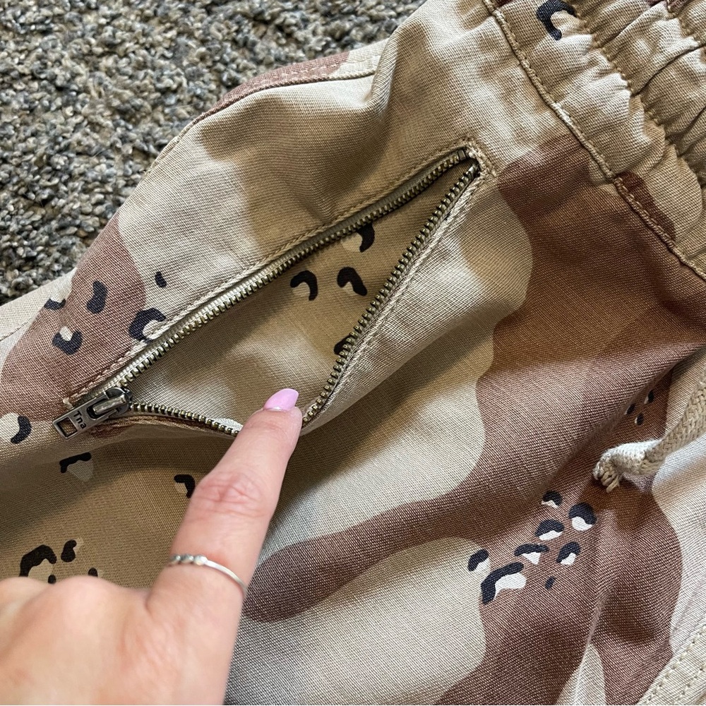 Aritzia TNA Alix brown camouflage print drawstring jogger pants - Picture 3 of 4